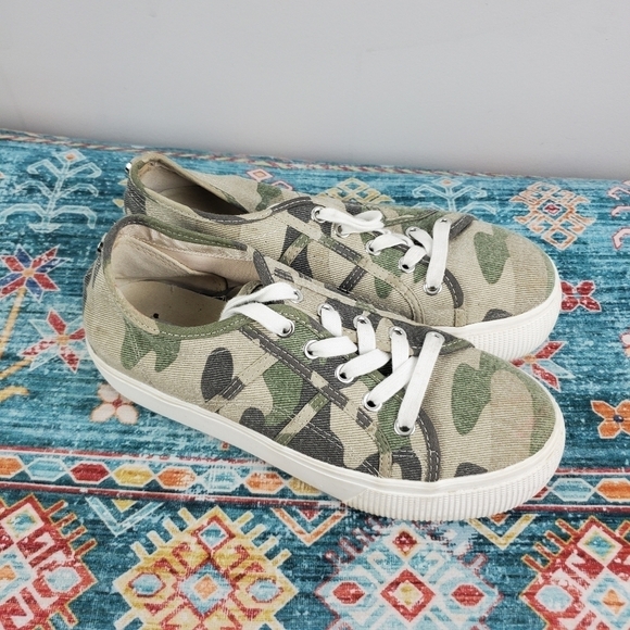 Steve Madden Green Camo Platform Sneaker US 7M - Picture 1 of 12